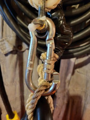Stainless Steel screw lock clip.jpg