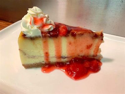 strawberry swirl cheesecake3.jpg