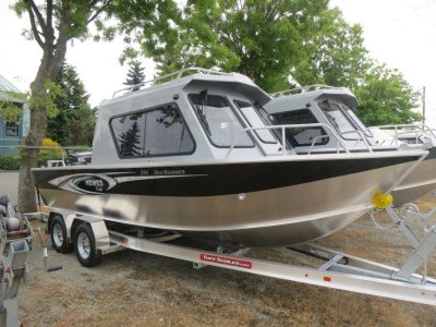 Hewescraft Sea Runner 210 - before engine mounted.jpg Hewescraft Sea Runner 210 - before engine mounted.jpg