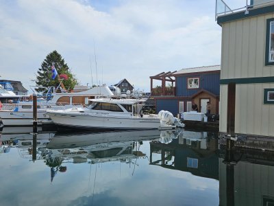 3201 Cuttwater 2x 300hp.jpg