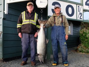 John-Barker-30.5-lbs-Aug-30th-615-a.m.-on-a-plug-rowed-by-Joe-Painter-300x225.jpg