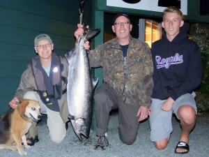 Doug-Robinson-new-member-32-lbs-Sep-13th-810-p.m.-on-a-spoon-rowed-by-Ken-Enns-300x225.jpg
