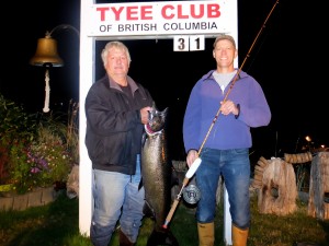 Gary-Soles-31-lbs-Sep-12th-810-p.m.-on-a-spoon-rowed-by-Steve-Spiers-300x225.jpg